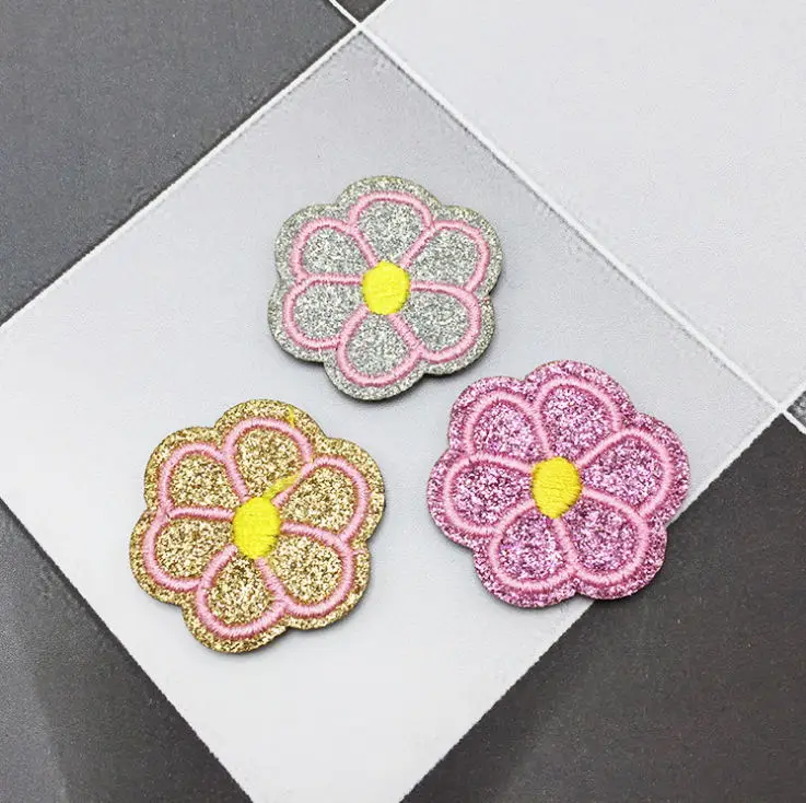 20 ks/balenie 3,3 cm Sparkle Patch Čalúbá kvetina tvaru kvetiny Aplikácia Dekorácie DIY KLIP KLIPY Príslušenstvo Roztomilé viac farby
