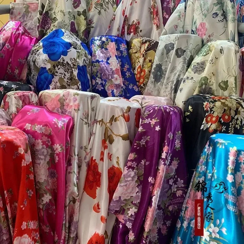 200*150 cm Vytlačená simulovaná hodvábna saténová tkanina Kimono DIY Šijacie kvetinové tkanina Domáci nábytok