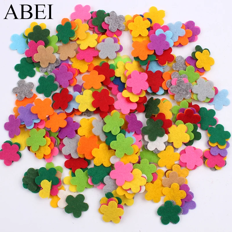 200Piece/šarža 2cm netkaných tkanín Kvetinové vankúšiky Slepenie na záplatách plstená podložka kvetina scrapbooking decors Doplnky oblečenia