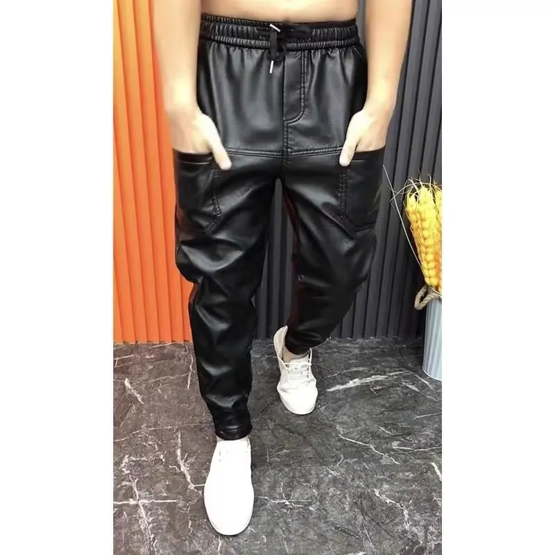 2023 Pánske kožené nohavice PU Elastic Elastic pás voľné čierne streetwear Slim Fit Motocyklové nohavice veterné oblečenie Pánske oblečenie