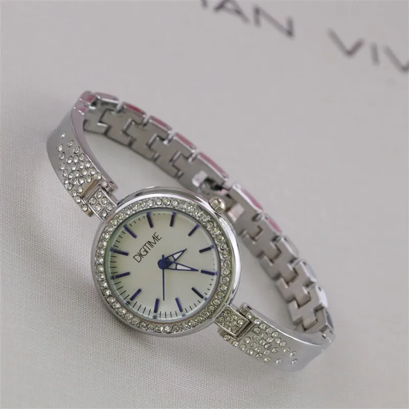 2023 rokov nový štýl Crystal Ladies hodinky pre ženy Dievčatko Simple Slim Castless Steel WatchBand Quart Charm Diamond Wristwatch