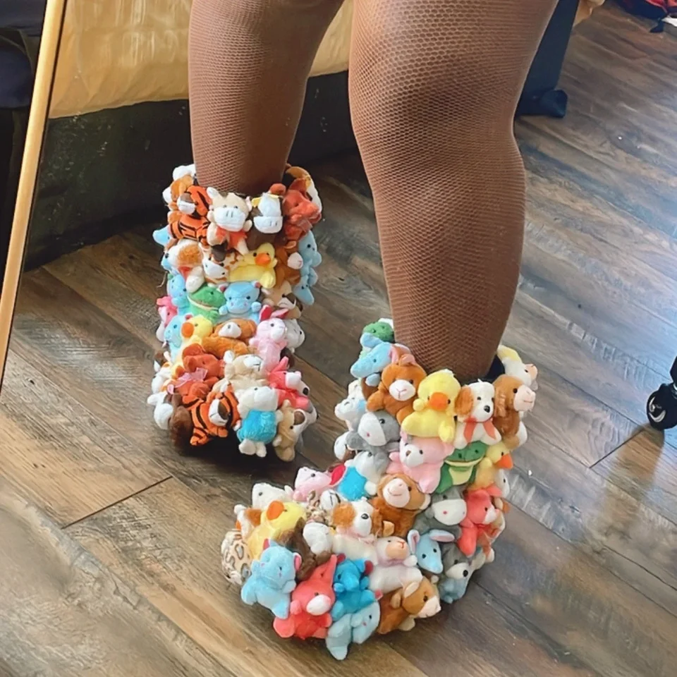 2023 Zimné snehové topánky Ženy Teddy topánky pokryté vypchatými zvieratami Fluffy Middle Calf Platform s roztomilými bielymi topánkami