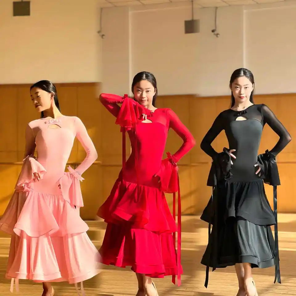 2024 Ballroom Dance Dress Dámske dlhé rukávy Praktické oblečenie Waltz Performance Oblečenie Červené čierne súťažné šaty ružové L14242