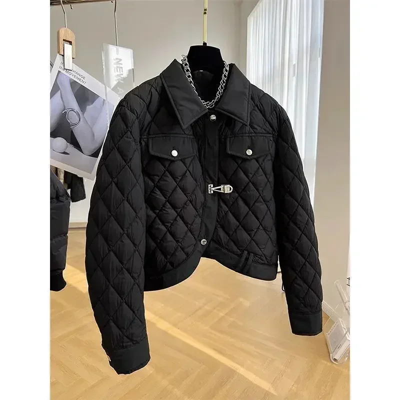 2024 Jesenná a zimná sezóna Nové dámske dizajn Sense Asymetrical Screed Placket Diamond Grid Short Down Cotton Jacket