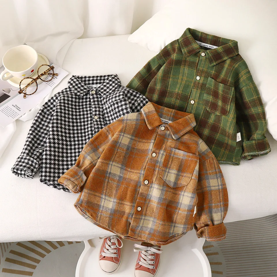 2024 Jesenné deti Boys Plaid Tirls Cotton Otočte golier Príležitostné batoľa detský kabát voľný dojčenský detský chlapec Top