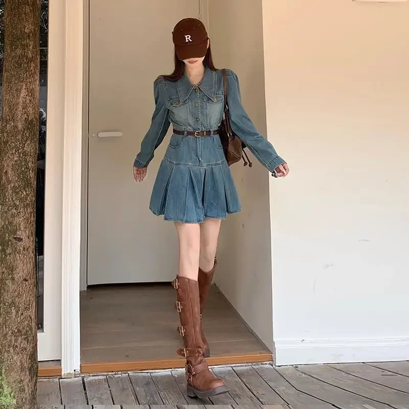 2024 Jeseň Nová kórejská módna džínsové šaty Denim Dress Down Down Dlhý obrusový rukáv s vysokým pásom Slim A Line Pleated Mini Šaty