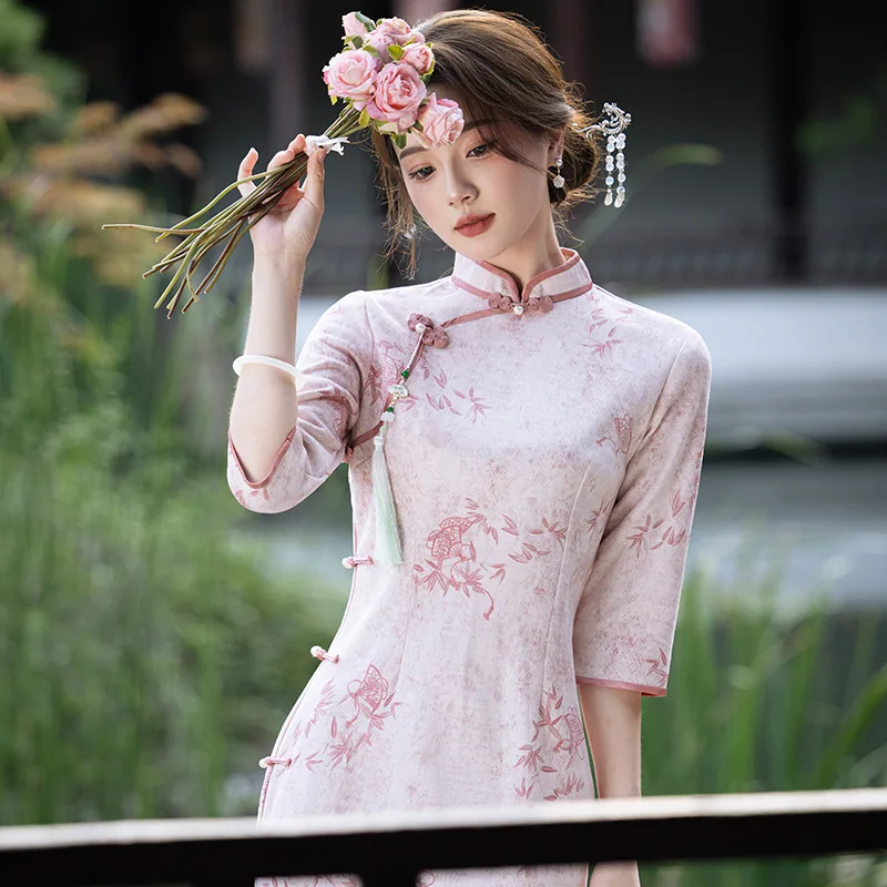 2024 Jeseň/zima New Daily Daily vylepšená semišová vyšívaná šaty Cheongsam Retro Dievčatá qipao