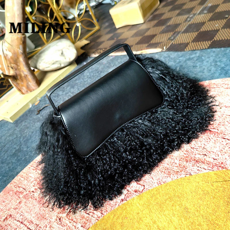 2024 Jeseň Zimné strapce tašky Messenger Dámy Fluffy Crossbody Bag Dámska mäkká kožušina Plyšová kabelka peňaženka