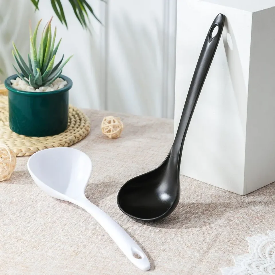 2024 KOLESKÉ SPONIE Zhrubnuté veľkú lyžičku Domácnosť s dlhým ručením kaše plasty plastová polievka horúca nádoba Spoons kuchynské potreby