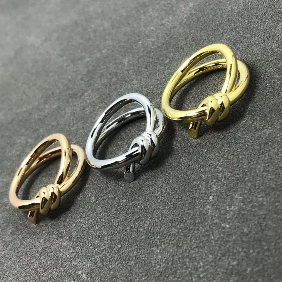 2024 Módny personalizovaný prsteň jednoduchý T Domov Dizajn Sterling Silver S925 Series Series Knot Smooth Ring