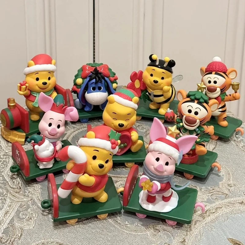 2024 New Disney Christmas Winnie the Pooh Doručovanie série darčekov slepá box Kawaii Winnie Figure Model Suprise Box Desk Darček Darčeky