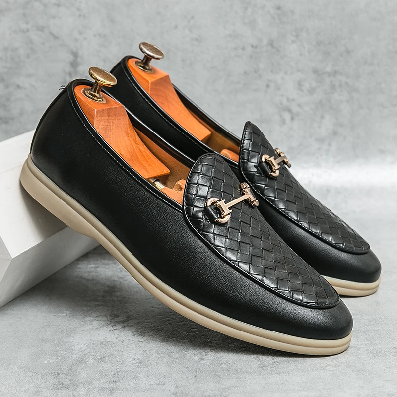 2024 New Hot Sale Men Plochne čierne zlaté formálne Patchwork topánka PU kožené príležitostné muži topánky pre mužské šaty topánky Zapatos hombre