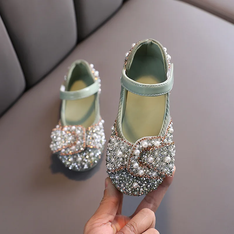 2024 Nové deti Príležitostné topánky Dievčatá princezná Ploché päty Party Shoes Flitry Bow Pearl Crystal Bling Baby Performance Shoes D487