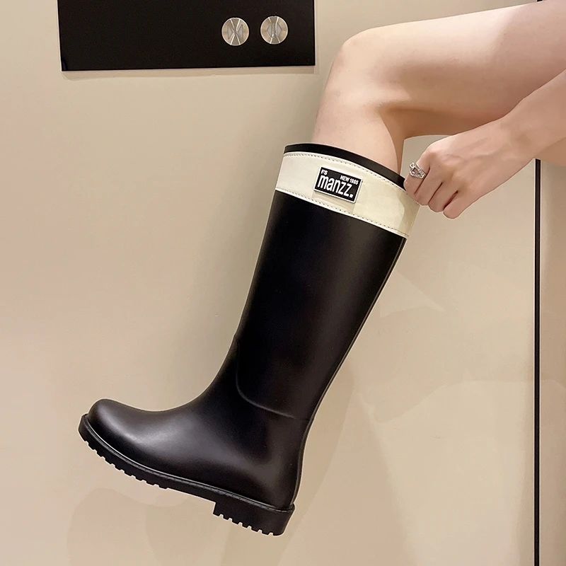 2024 Nové koleno-vysoké dažďové topánky Ženy Anti-Slip Lightweight Dažďové topánky Outdoor Comfy Risking Husté jediné vodotesné topánky Lady