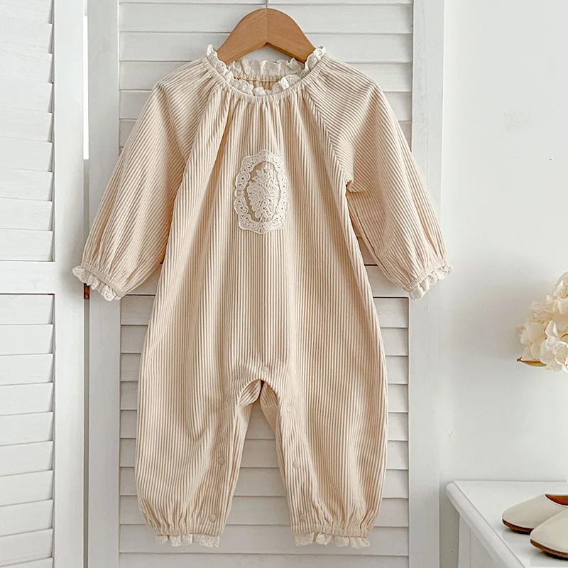 2024 Nový jarný kórejský štýl oblečenie pre batoľa dievčatko Romper s dlhým rukávom Lace Lace Zosiahnutia novonarodeného dievčatka kombinézy
