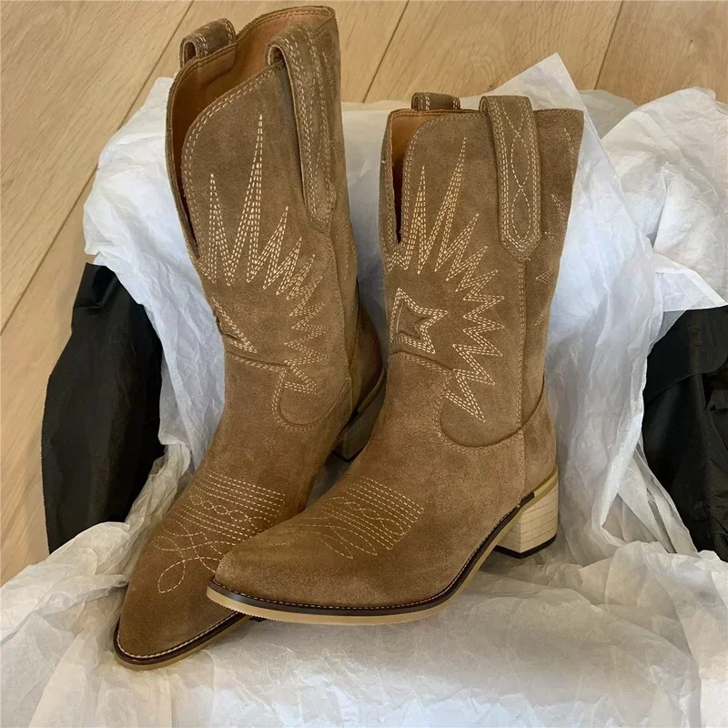 2024 Prírodné vyšívané ženy topánky kožené ručne vyrábané špicaté päty na päte jesenné zimné topánky Cowboy New Western Retro Botas