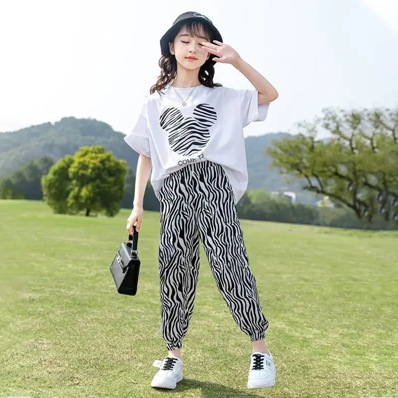 2024 Summer Kids Street Childing Girls oblečenie krátke pruhované voľné tričko + Zebra zrna