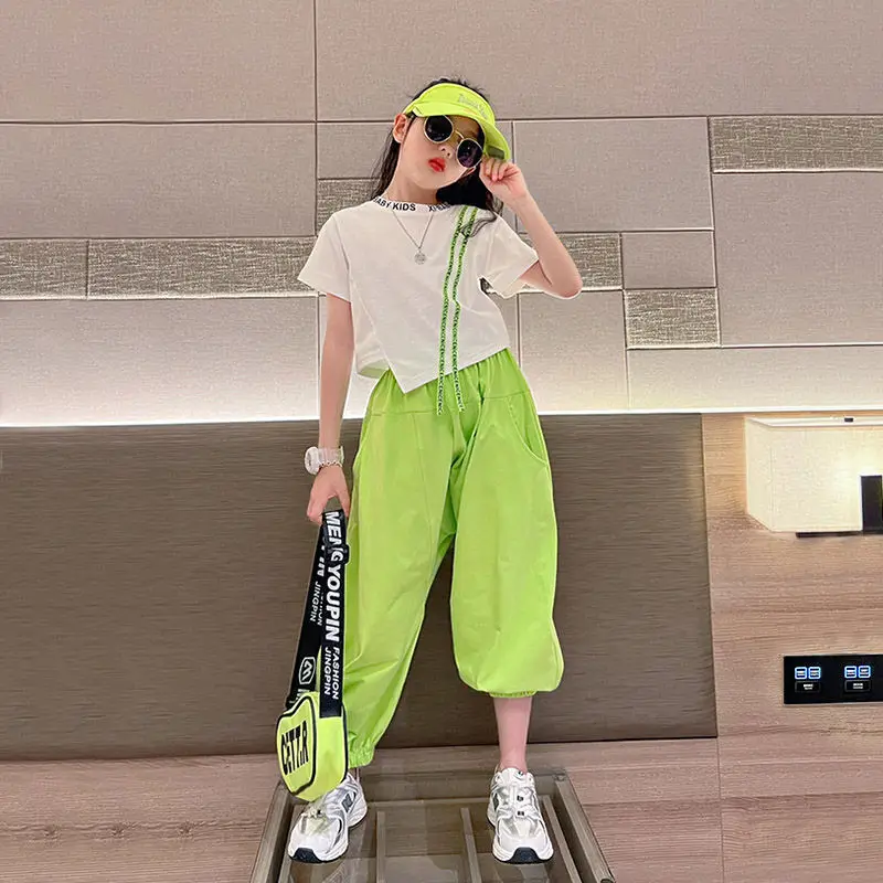2024 Summer Teen Girls Sport Suriked Strukované krátke tričko + Skinny Pants Deti Set Tracksuit Kids 5 8 10 12 9 14 rokov oblečenie