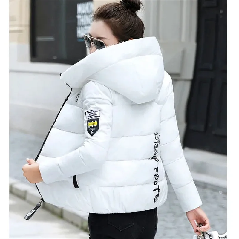 2024 Zimné dámske bundy Coats Parky samice z bavlnenej kapucňu kapucňu Hrubé teplé teplé bundy Windproof Casy Student Coat