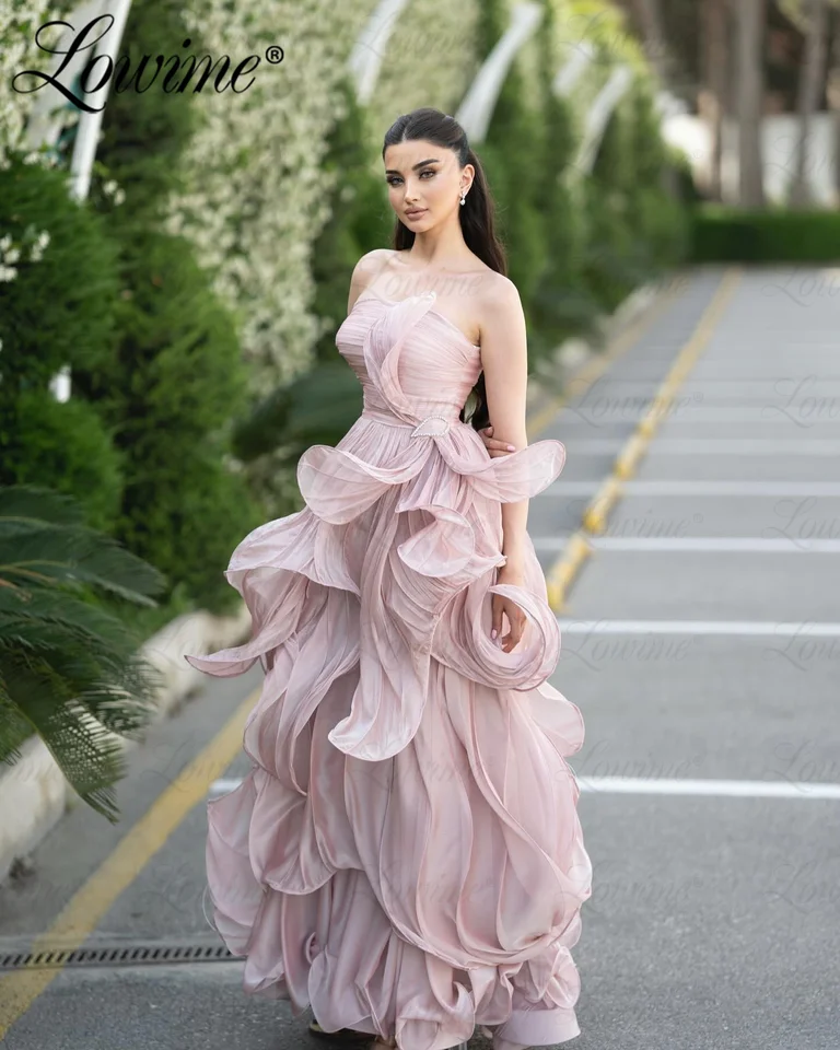 2024 Úžasné ružové plesové šaty ASO EBI Strapless A Line Princess Svadobná hostina šaty prispôsobené narodeninové promové šaty Arabské šaty