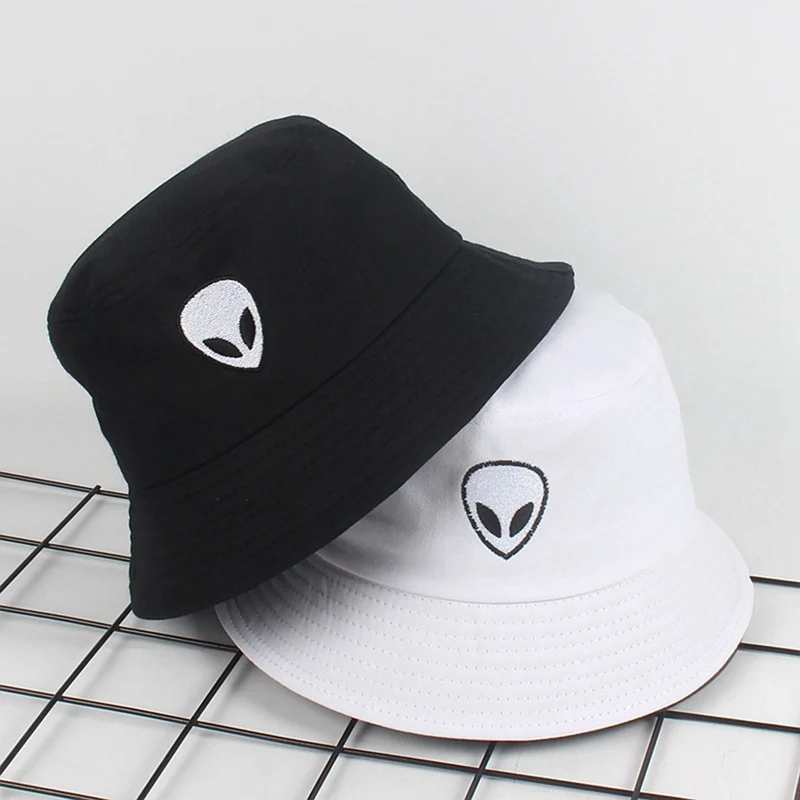 2024 Čierna biela pevná masívna mimozemská klobúk unisex mužov Ženy letné panama Cap Beach Sun Fishing Hat