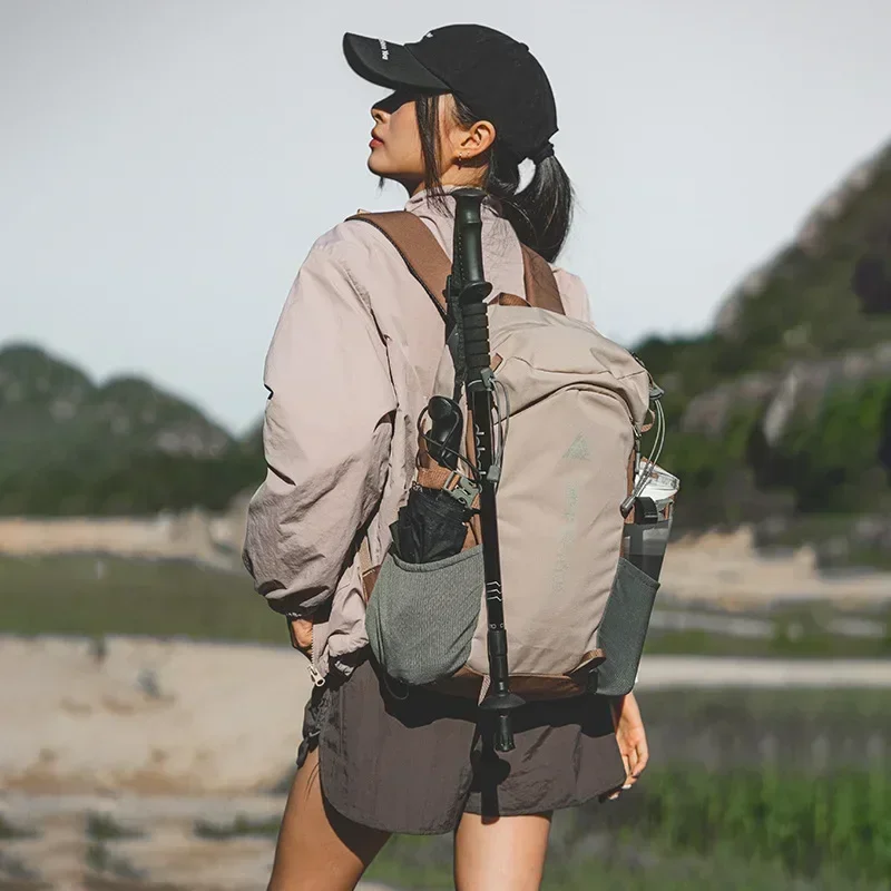 2024Men Dámsky batoh nepremokavým cestovným cestovaním Lightweight Schoolbag Žena College Študentka cestovanie vonkajšej turistickej horolezeckej tašky
