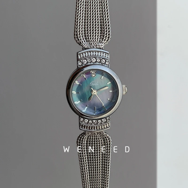 2025 NOVÝ Dámsky Quartz Watch Matka Pearl Watch Silver Vintage Watch Rinestone Vykladané malé okrúhle hodinky