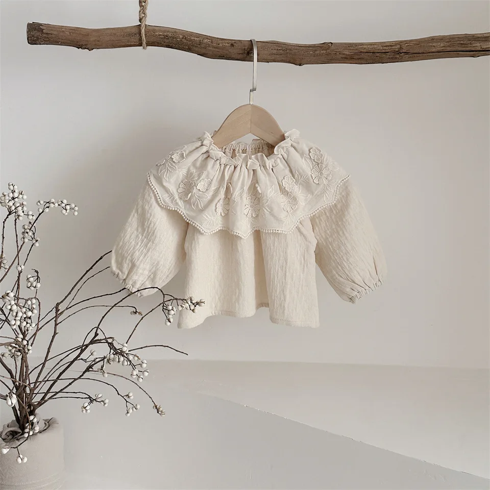 2025 Spring Nové dievčatá Dievčatá s dlhým rukávom Lace Collar Tops Sweet Flower Dojča