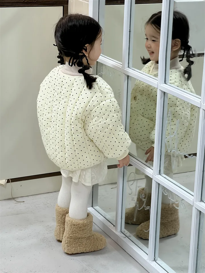 2025 Zima Nové dieťa s dlhým rukávom Fleece Coat Det Girls Dirt Dot Tlač Čalúbá bunda plus zamatové silné batoľa teplé kvetinové sveter