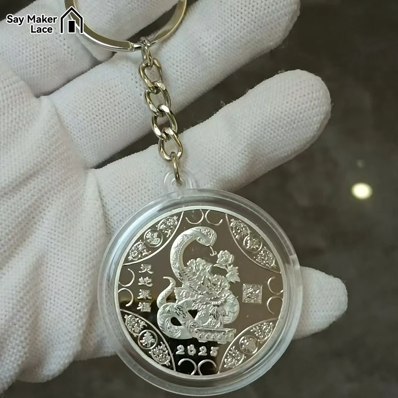 2025 Čínsky zverokruh Rok hada pamätných mincí Lucky Keychain 3D Reliéf Bag Darček