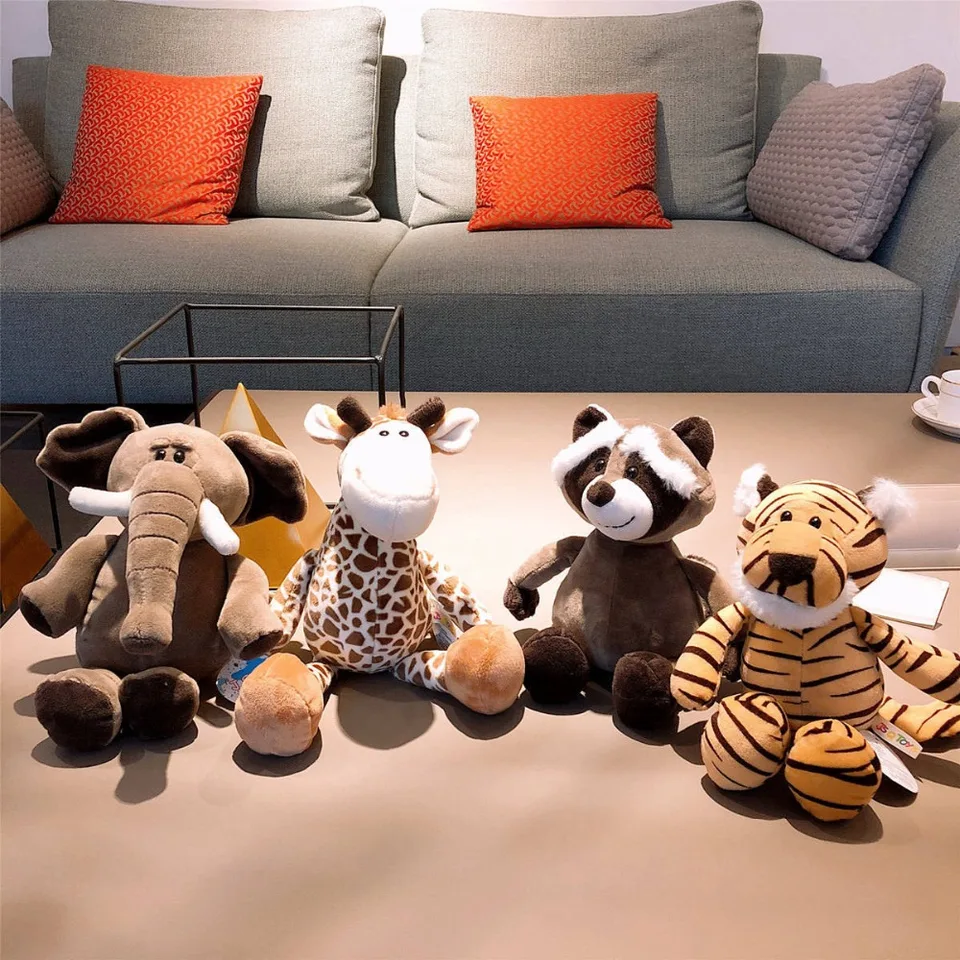 25 cm Simulačné lesné zvieratá plyšové hračky plnené séria džungle Tiger Lion Monkey Raccoon Giraffe Elephant Dolls pre detské darčeky