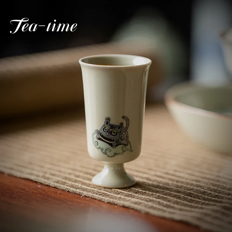2pc/šarža 40 ml medovej glazúry keramické čajové šálky s vysokým nohám ako tiger s krídlami s jedným voňavým šálkami kung fu čaj Sake Master Cup