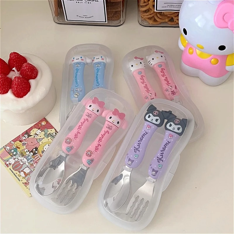 2PCS Kawaii Sanrio Cartoon Hello Kitty Stole Anime Kuromi Melody Spoon Fork Študent Travel Prenosný príbory set sviatok darček