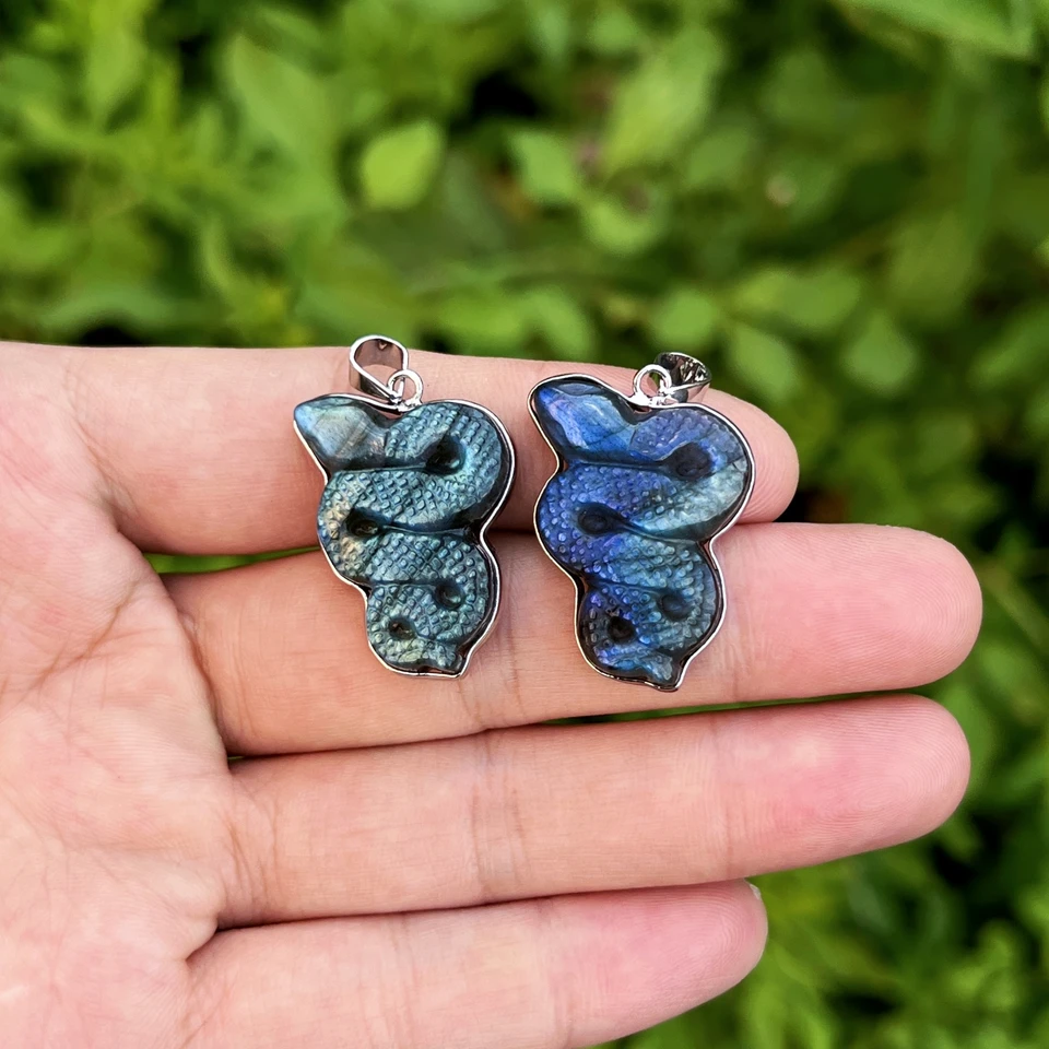 2pcs Natural Flash Labradorite Moonstone Quartz vyrezávaný rezný prívesok hadí My240718