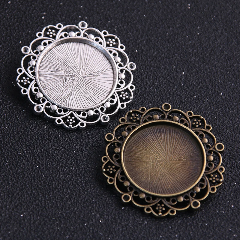 2pcs Nový vintage bronzový okrúhly portrét Filigree Cabochon Nastavenia 39 mm (Fit 25mm Dia) Kovové foto šperky výroby 6B997