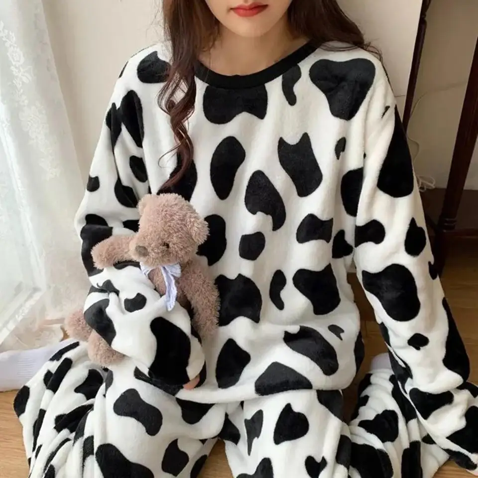 2pcs/set dámske pyžamy o ne-krk dlhé rukávy Elastický pás voľný fit zimné mlieko Cow Pattern Plush Top nohavice Domovské oblečenie