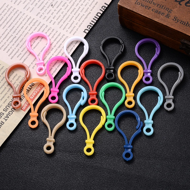 30ks/šarža 25x48 mm plastová lampa Tvar spona Snap Hook homár spona konektorov pre šperky výroby doplnkov náhrdelníka Keychain