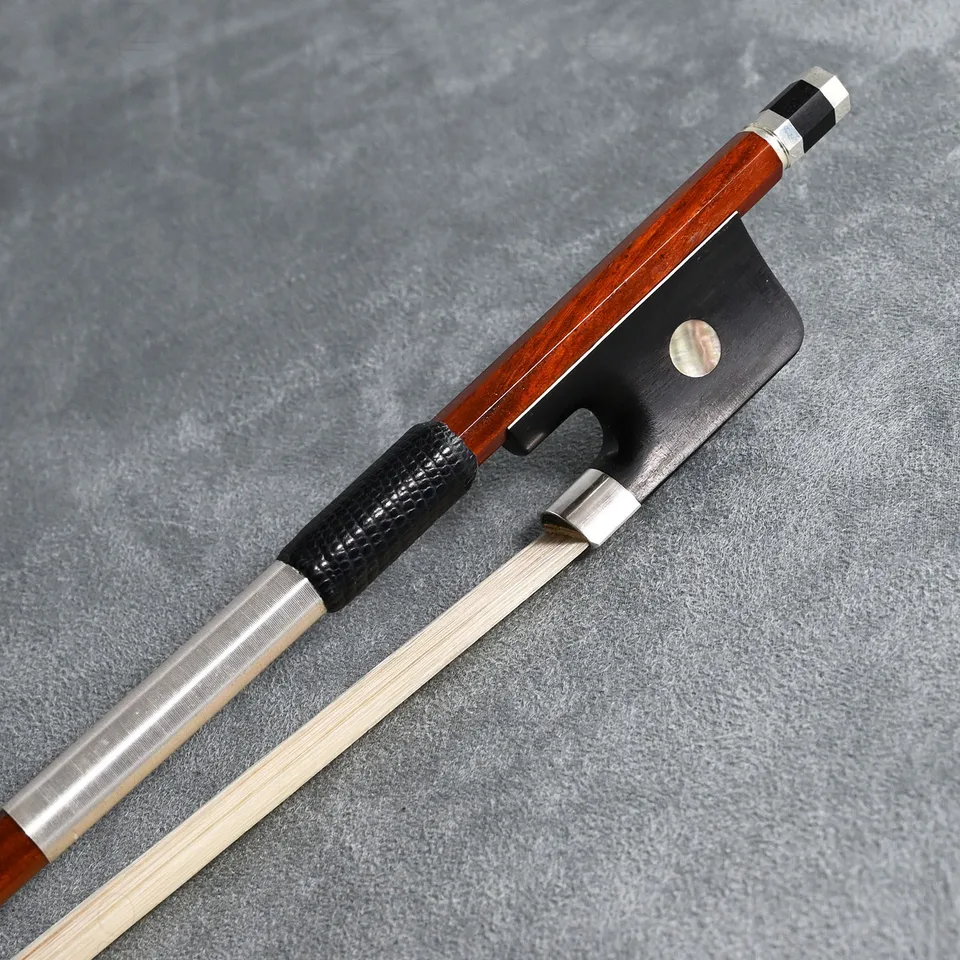4/4 najvyššej úrovne Pernambuco Cello Bow Strong & Stabilná palica Top Crafmmanship Skutočný luk č. 101