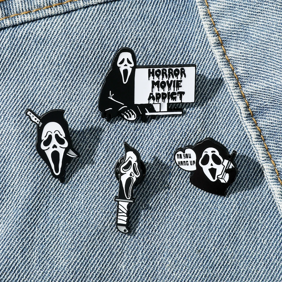 4 ks Halloween strašidelné lebky Maska Pánsky prsník Scary Dagger Hrajúci počítačový smaltový špendlík kovový náterový odznak odznak