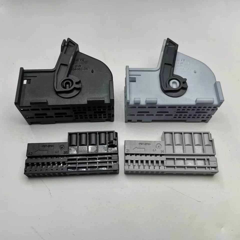 42pin samica auta High Fidelity Amplifier Plug konektor s konektorom svorky pre kolíky pre BMW E90 E93 2-967385-1 2-967385-2