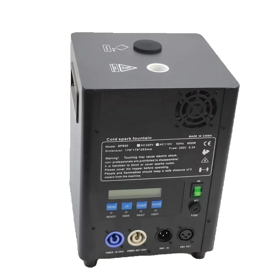 4ks s puzdrom Čierne / biele diaľkové ovládanie DMX 600 W Cold Fireworks Spark Machine pre svadobnú pódium DJ Vianoce