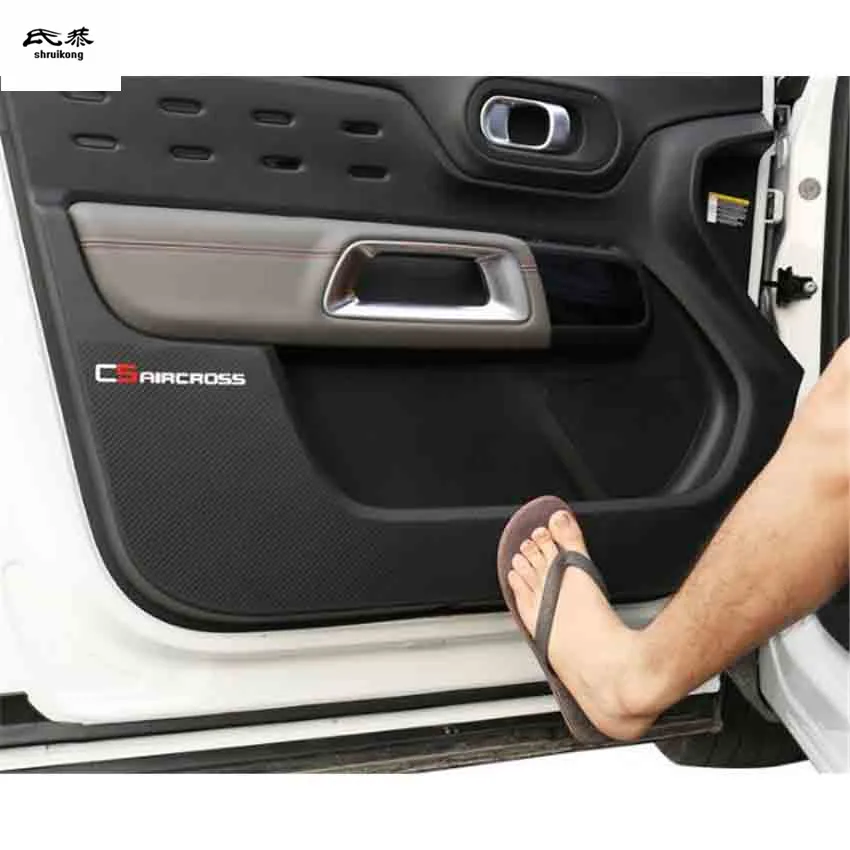 4ks/šarža nálepky automobilov Carbon Fiber Dvere Ochrana Kick Cover na roky 2017-2019