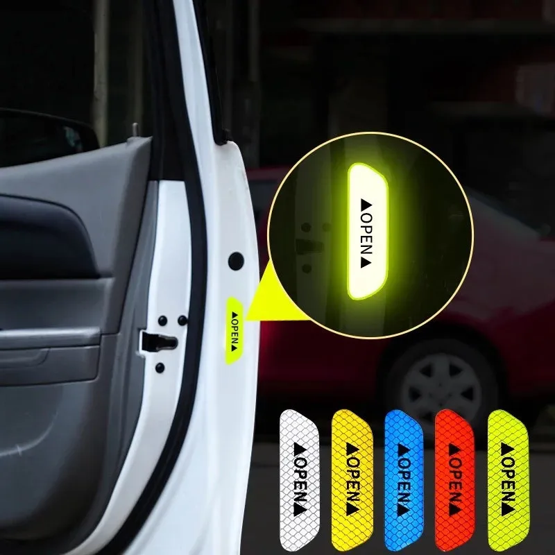 4pcs/set Stuadery dverí auta Univerzálne bezpečnostné varovanie Otvorené vysoko reflexné páska Automatické exteriérové ​​motocykle prilby na motocykle prilby