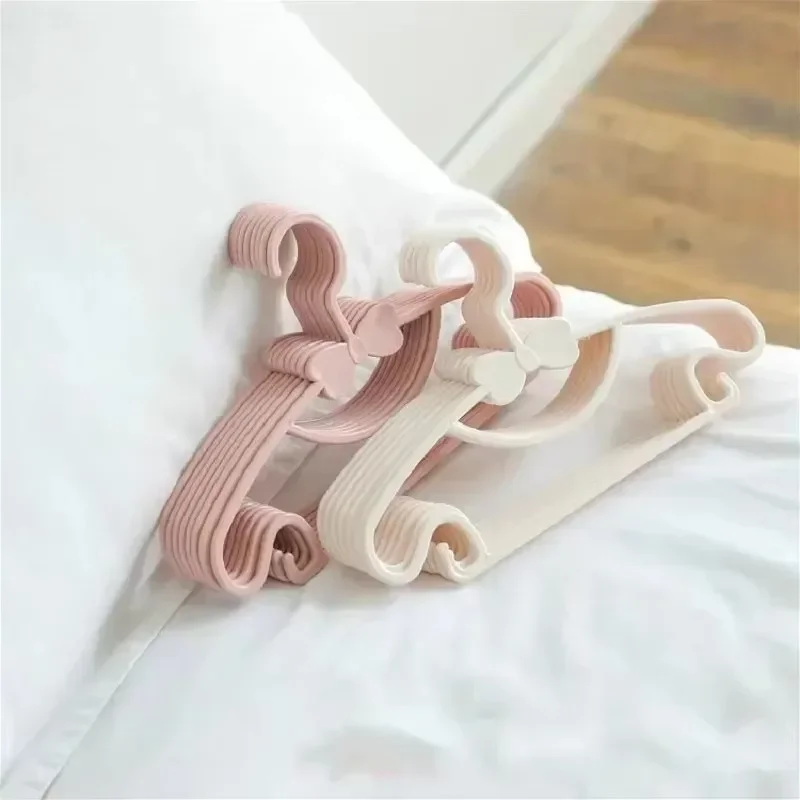 5/10 PCS prenosné oblečenie vešiak pre deti deti batoľa detský kabát Plastové vešiaky Hook House Clothing Organizátor