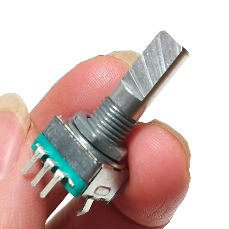 5 ks EC11 360 Rotary 20 digitálny potenciál polovičného hriadeľa 20 mm rotačný kodér nevypínač 3 pinové stopy