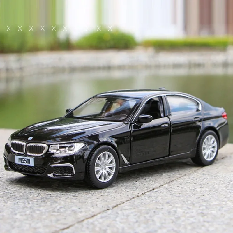 5 -palcový kovový automobil M550I RMZ City 1:36 Simulácia zliatiny Model Exquisite Diecasts & Hračky Darčeky pre deti