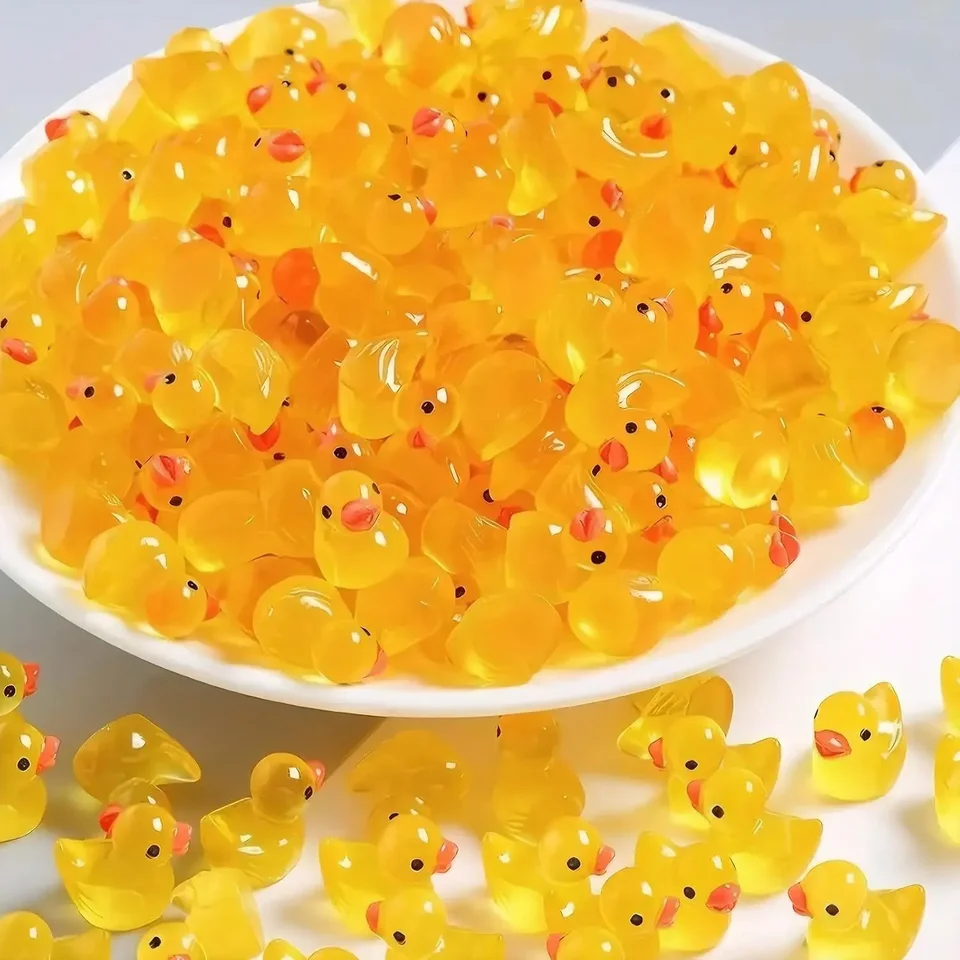 50/100 ks Luminous Mini Duck Drobná živici Duck Little Duck Figurins Hromady pre bábiku Ornament Micro Garden Crafts Decor Decor