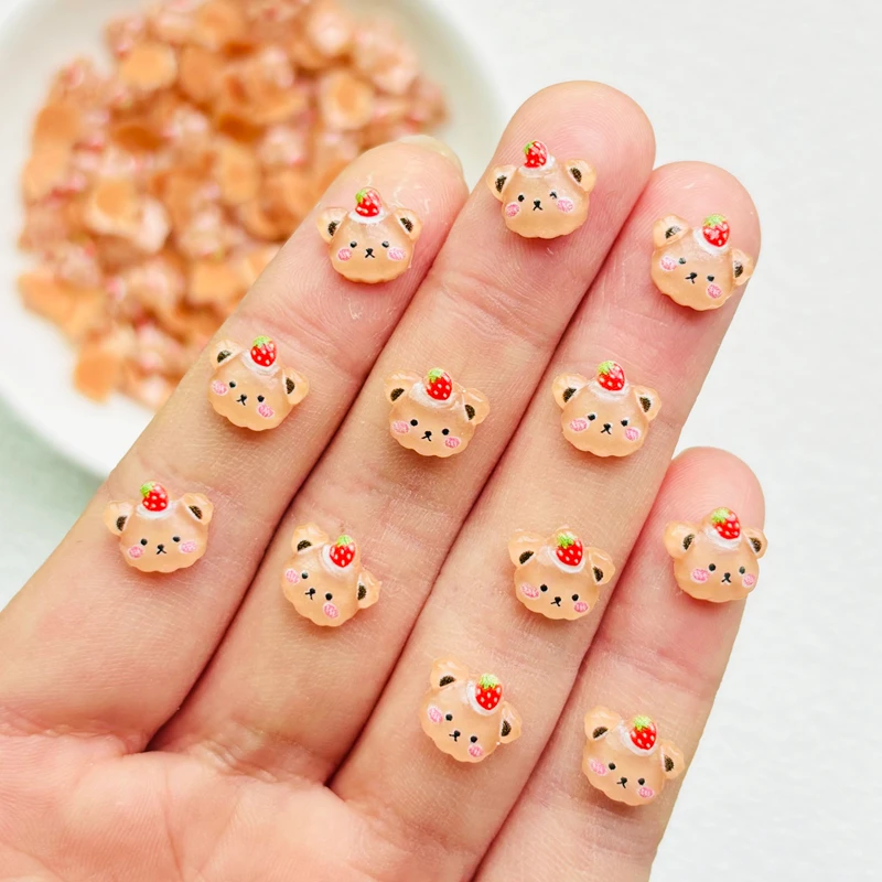 50 počítačov Nové roztomilé mini živice karikatúry zvierat Strawberry Little Bear Flatback Ornament Šperky výroba manikúrové kadernícke doplnky