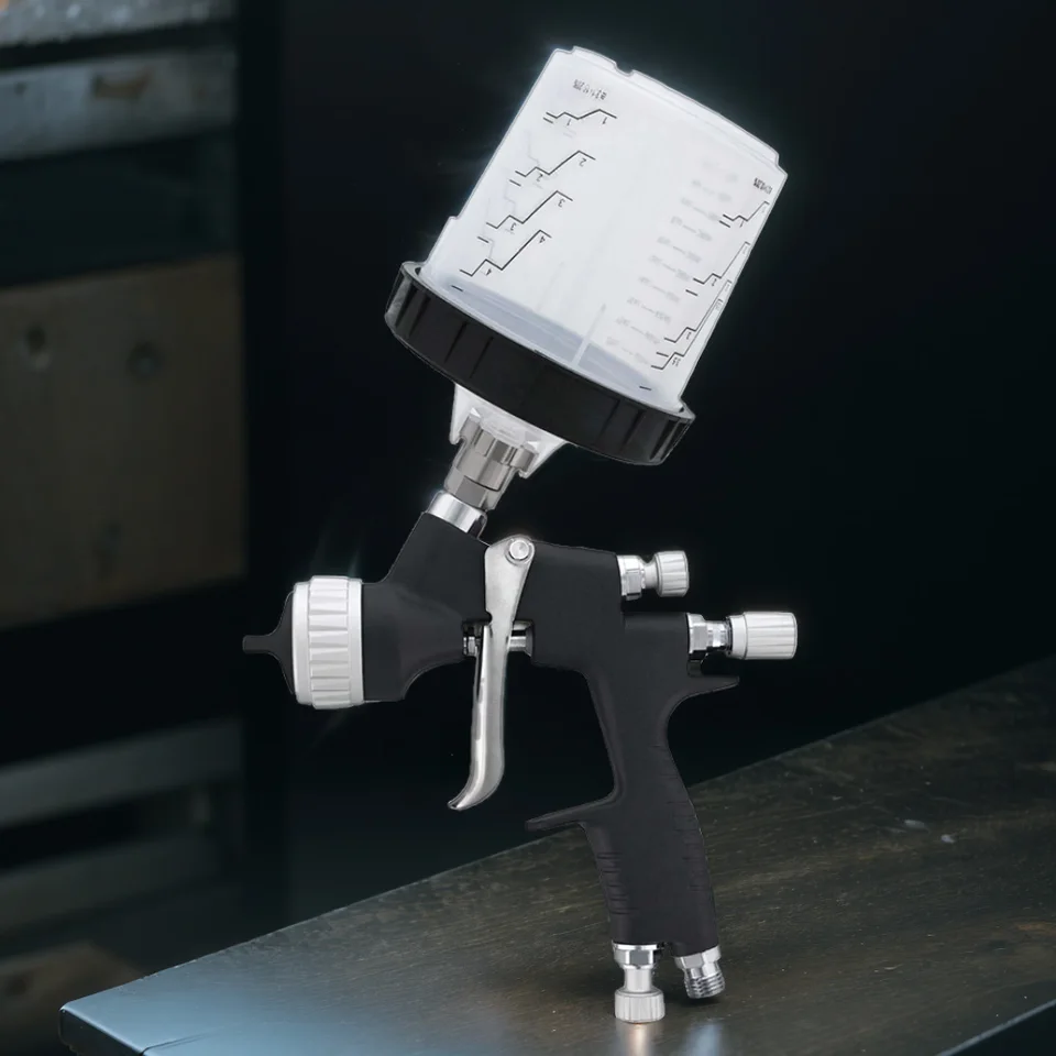 50 šálok vložiek 50 viečok s dojímou na jedno použitie 1 tvrdý šálka s držiakom 20 zástrčiek HVLP Paint Paint Gun Gun 20 unca Kit