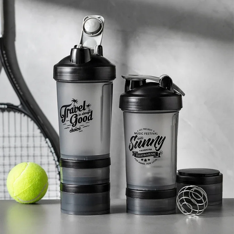 500 ml plastová fľaša na vodu s trojvrstvou bielkovinovou práškovou trepačkou Veľká kapacita prenosné poháre prenosné cvičenie Shaker Spring Cups
